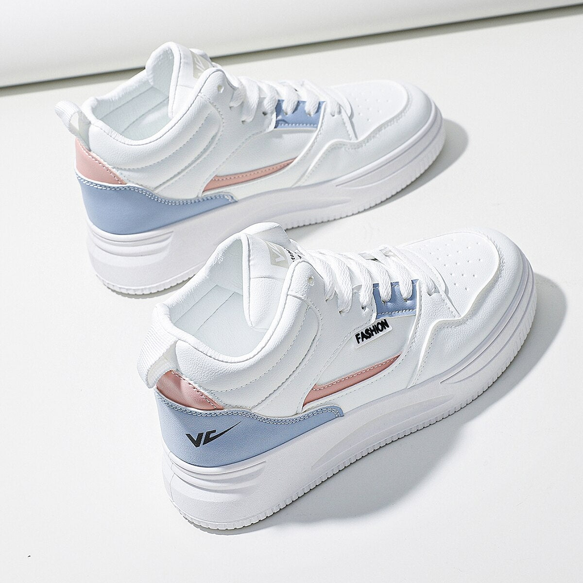 Beauties: Weiße Colourblock-Schnürschuhe für Damen
