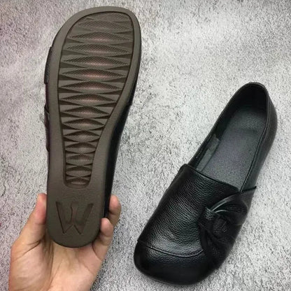 Damenlederschuhe mit weicher Sohle und rutschfester Oberfläche.